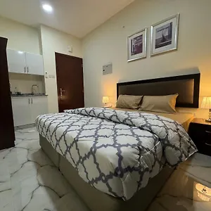 منزل للإقامة Furnished Private Near Union Metro Station, دبي